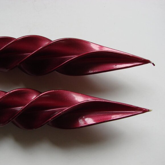 Twisted Spiral Taper Candles Set of 2 Burgundy Red Purple Shimmer Vintage - Picture 8 of 10
